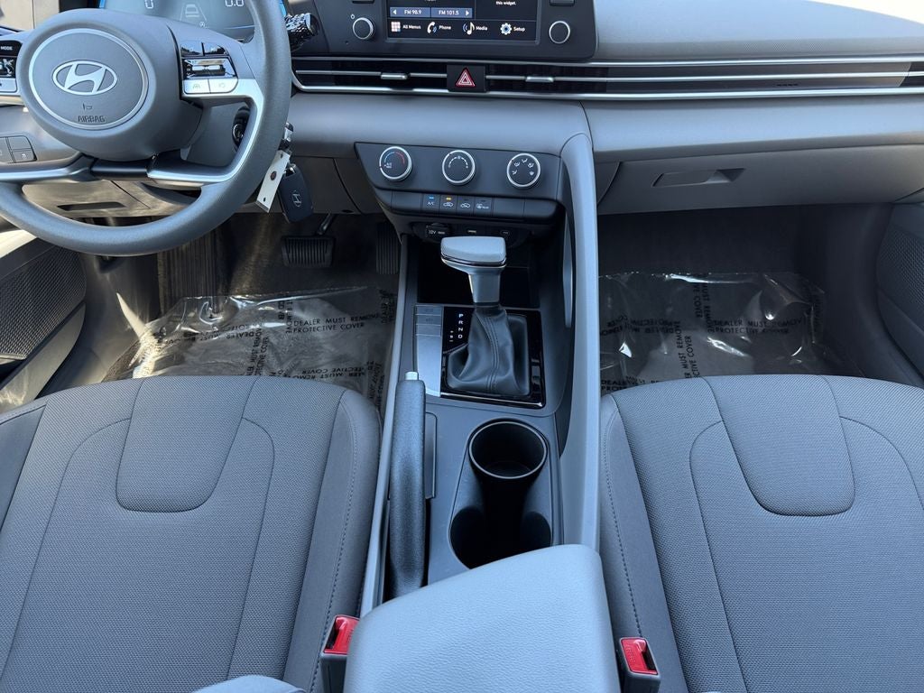 2025 Hyundai ELANTRA SE