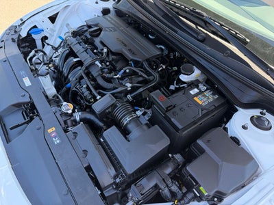 2025 Hyundai ELANTRA SE
