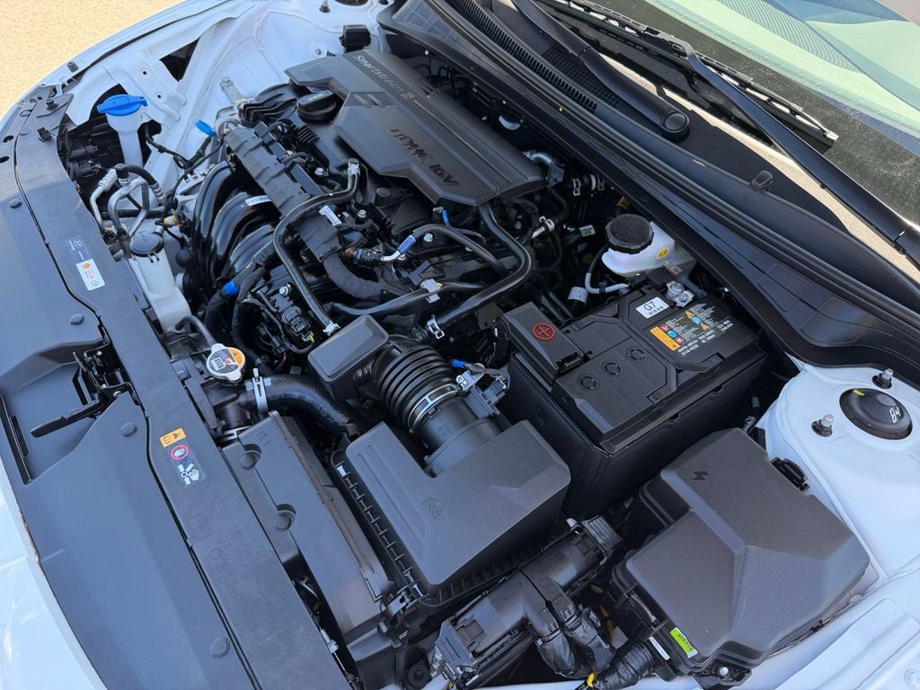 2025 Hyundai ELANTRA SE