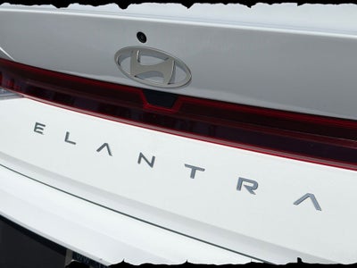 2025 Hyundai ELANTRA SE