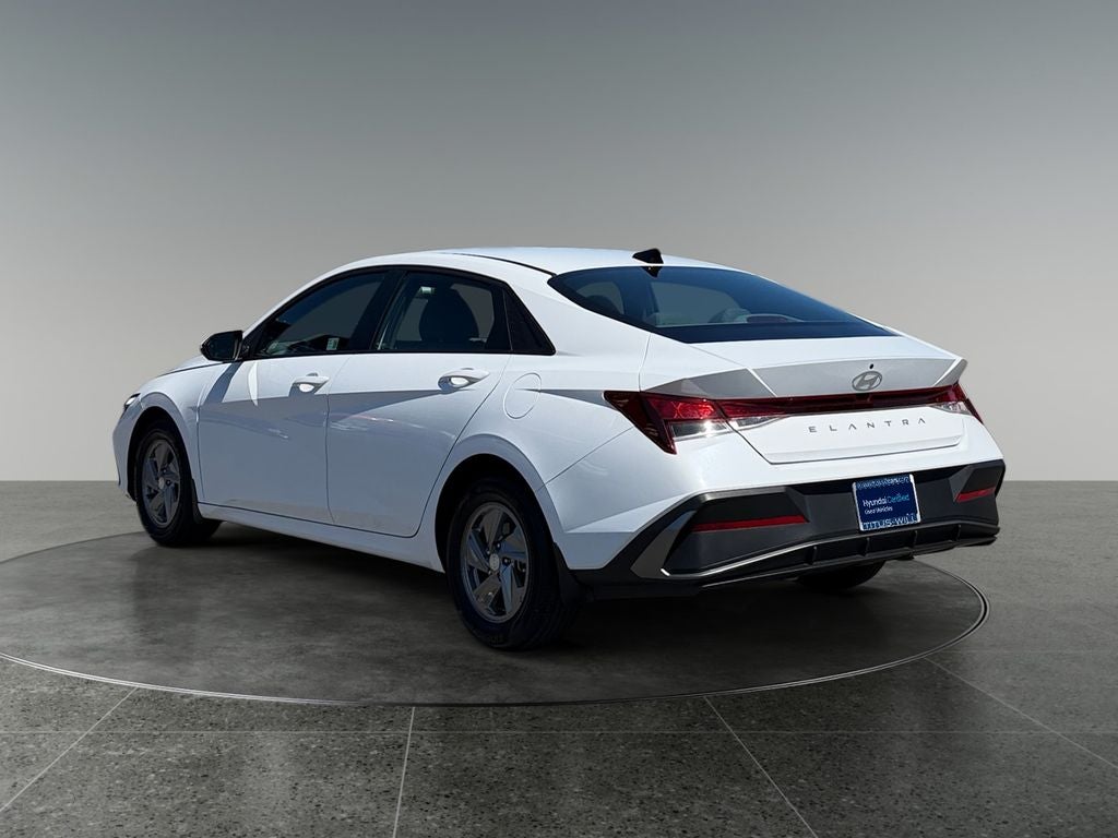 2025 Hyundai ELANTRA SE