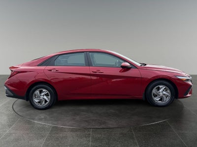 2025 Hyundai ELANTRA SE