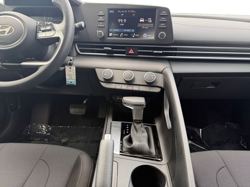 2025 Hyundai ELANTRA SE