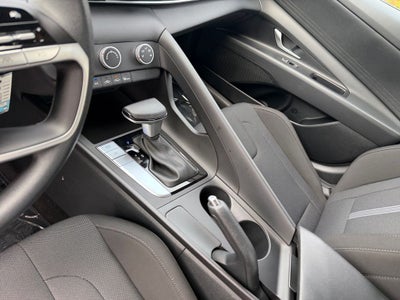 2025 Hyundai ELANTRA SE