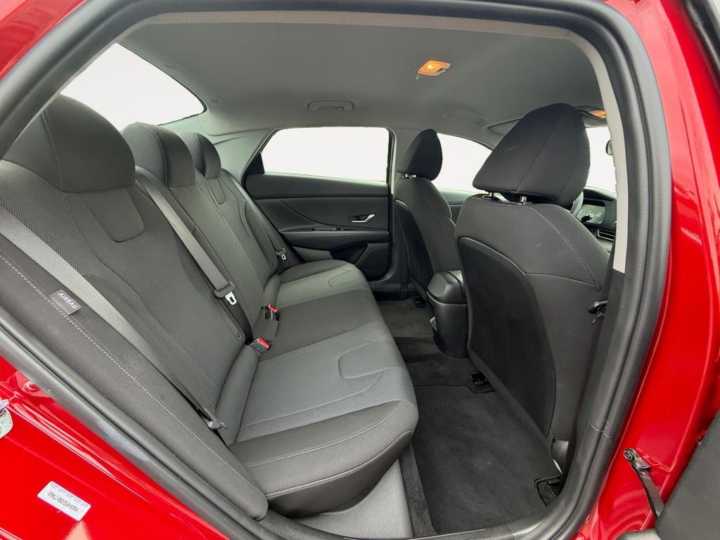 2025 Hyundai ELANTRA SE