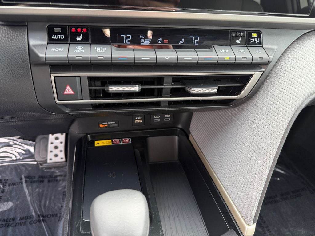 2025 Toyota Camry SE HYBRID