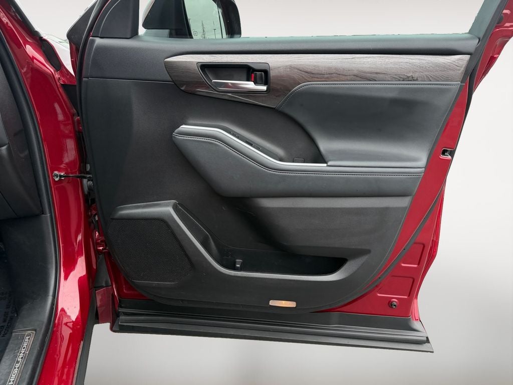 2022 Toyota Highlander Hybrid Platinum