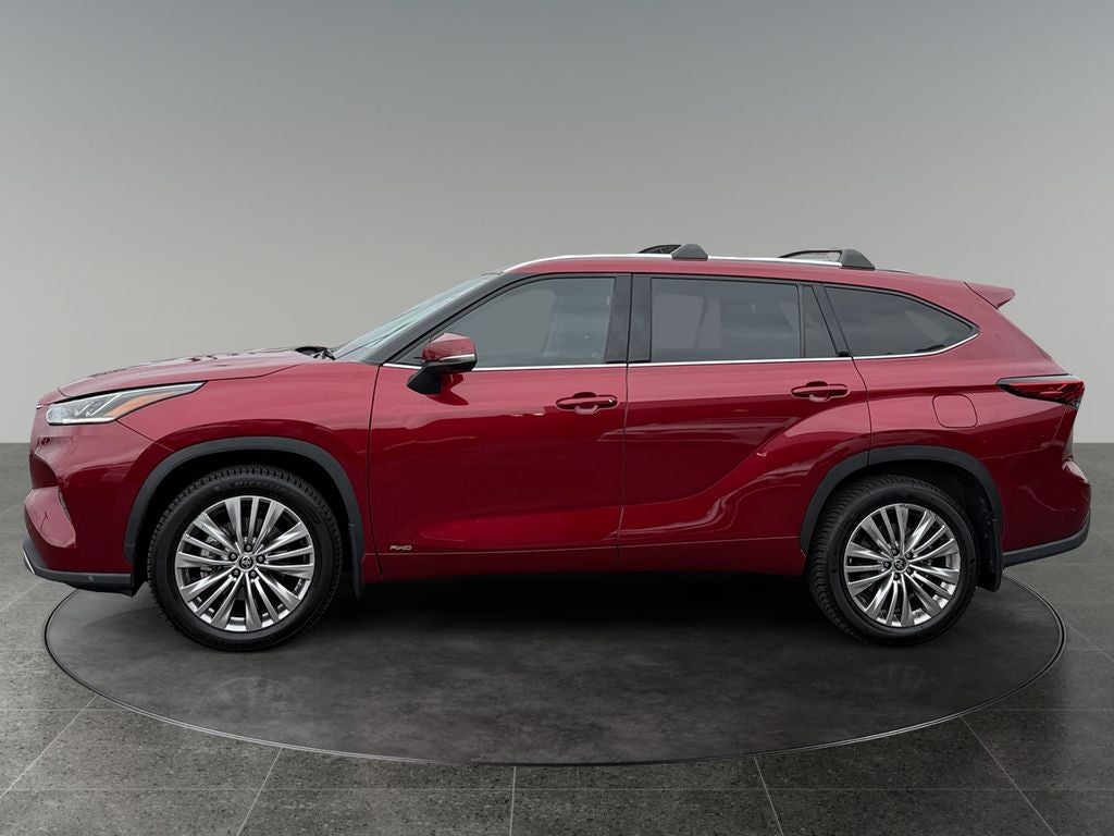 2022 Toyota Highlander Hybrid Platinum