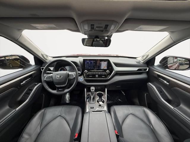 2022 Toyota Highlander Hybrid Platinum