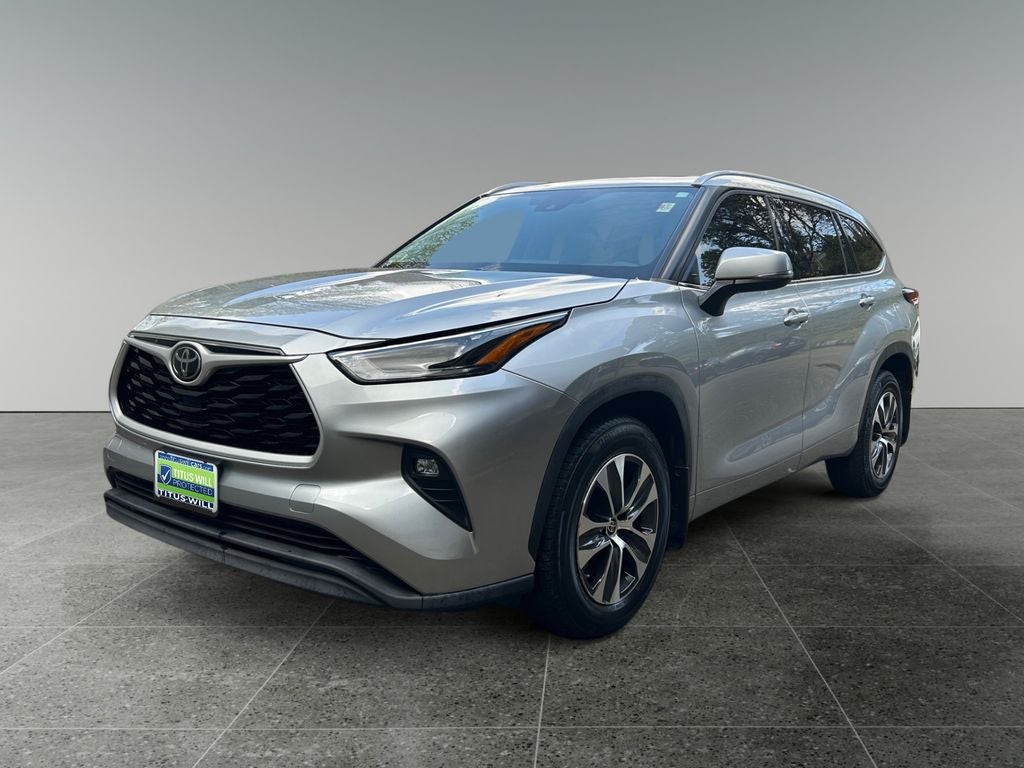 2022 Toyota HIGHLANDER XLE