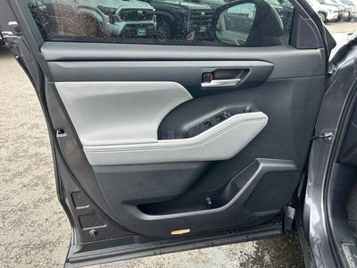 2024 Toyota HIGHLANDER XLE