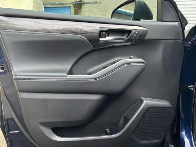 2023 Toyota Highlander Limited 1 OWNER