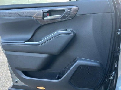 2025 Toyota HIGHLANDER Limited