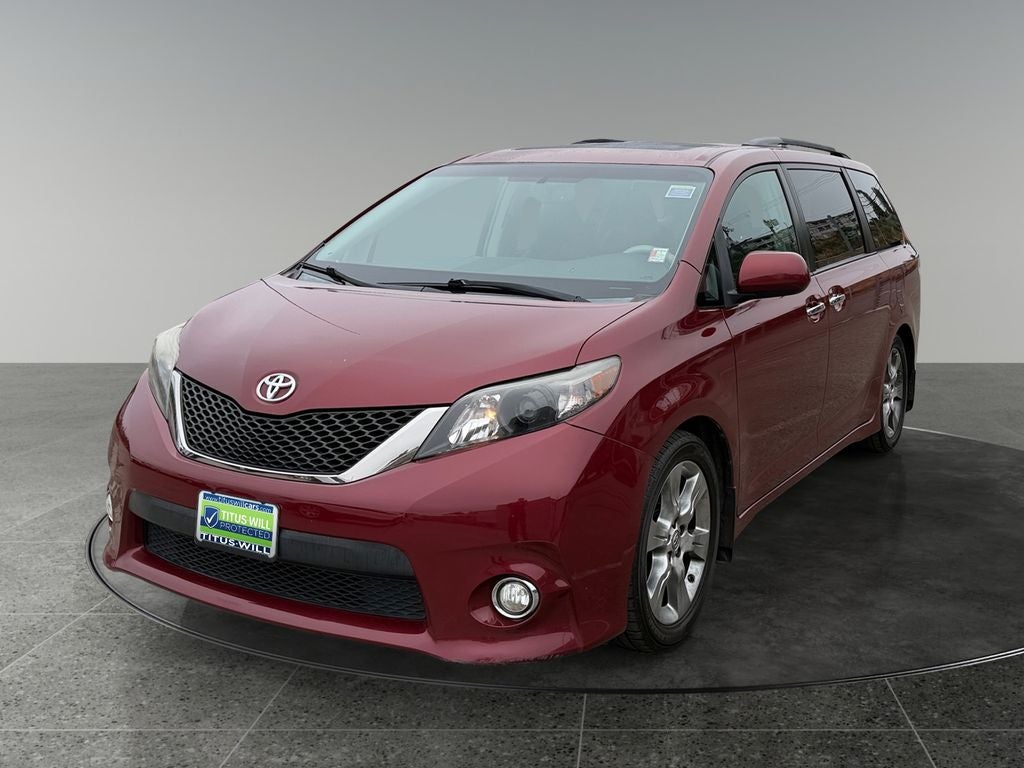 2013 Toyota Sienna SE 8 Passenger