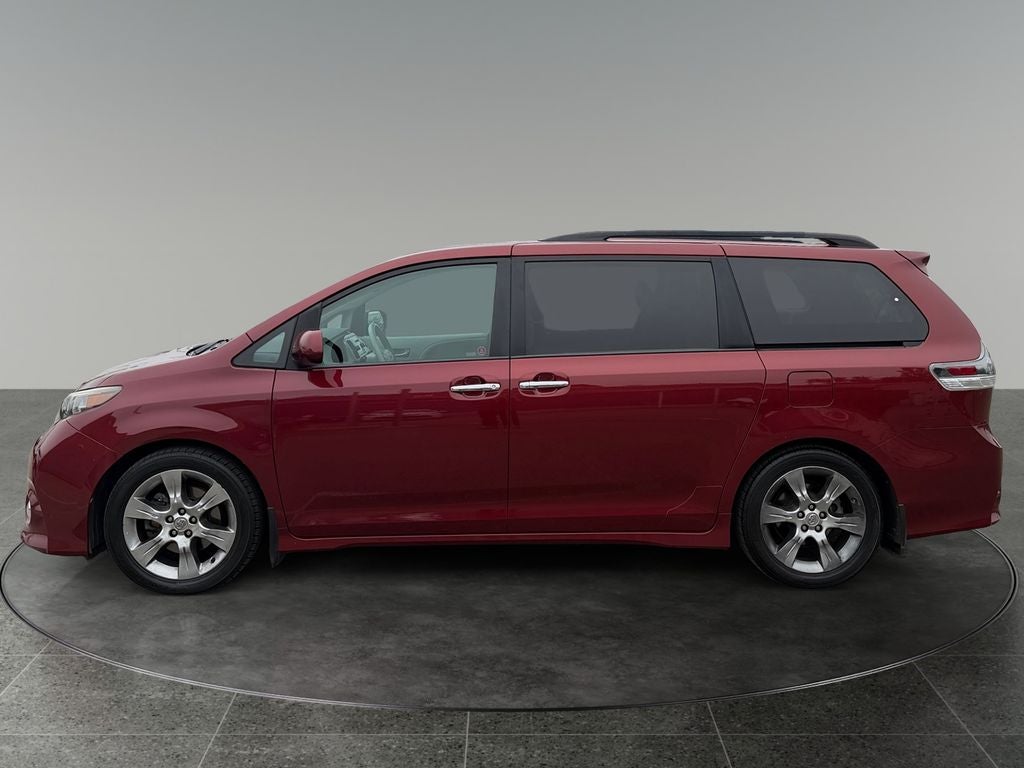 2013 Toyota Sienna SE 8 Passenger