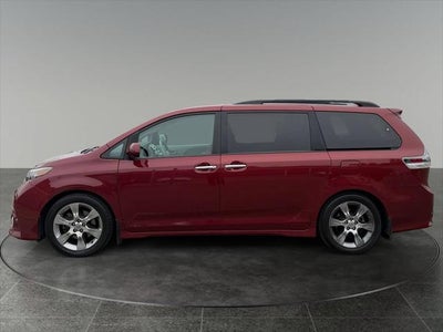 2013 Toyota Sienna SE 8 Passenger