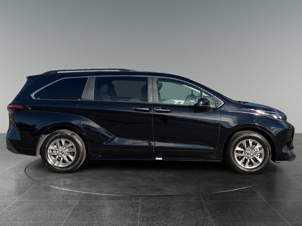 2026 Toyota Sienna XLE 8 Passenger