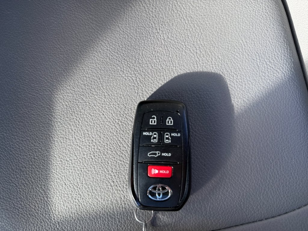 2026 Toyota Sienna XLE 8 Passenger