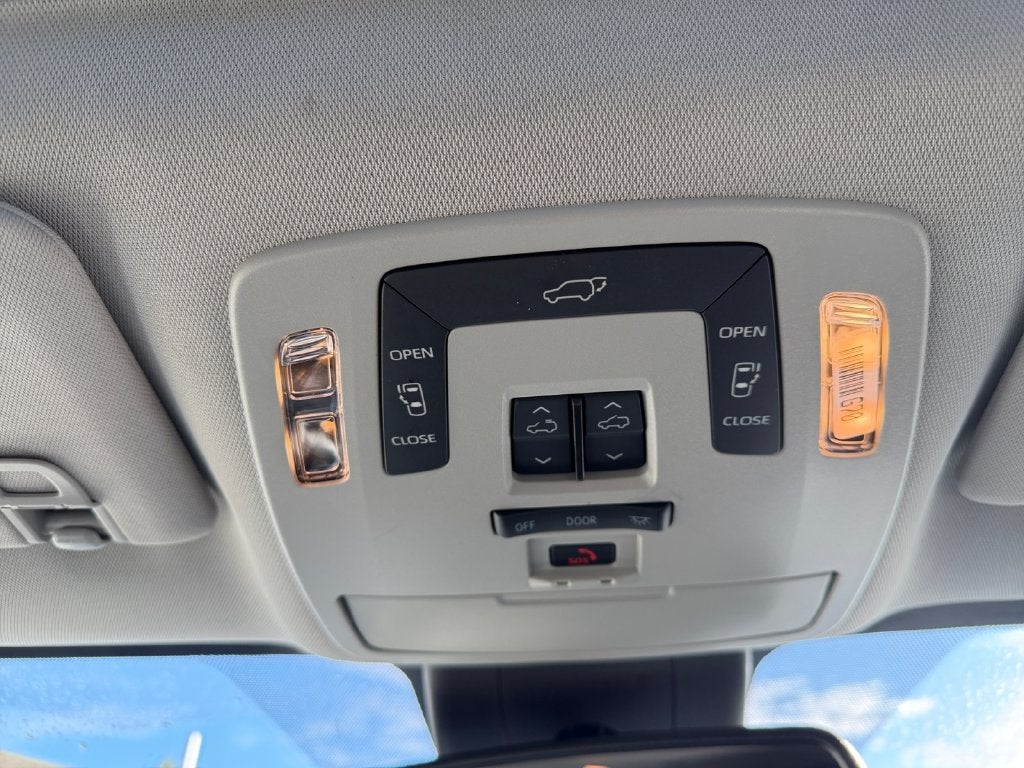 2026 Toyota Sienna XLE 8 Passenger