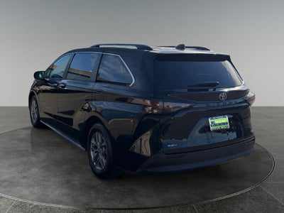 2026 Toyota Sienna XLE 8 Passenger