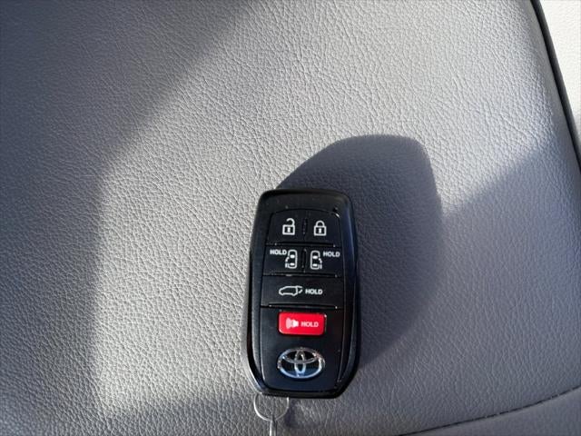 2026 Toyota Sienna XLE 8 Passenger