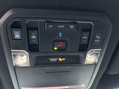 2023 Toyota TUNDRA 4X4 Platinum 1 Owner Local Trade In