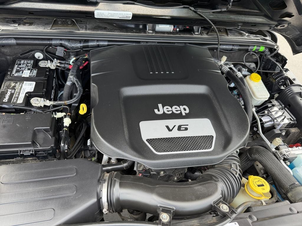 2016 Jeep Wrangler Unlimited Sport *Lifted*