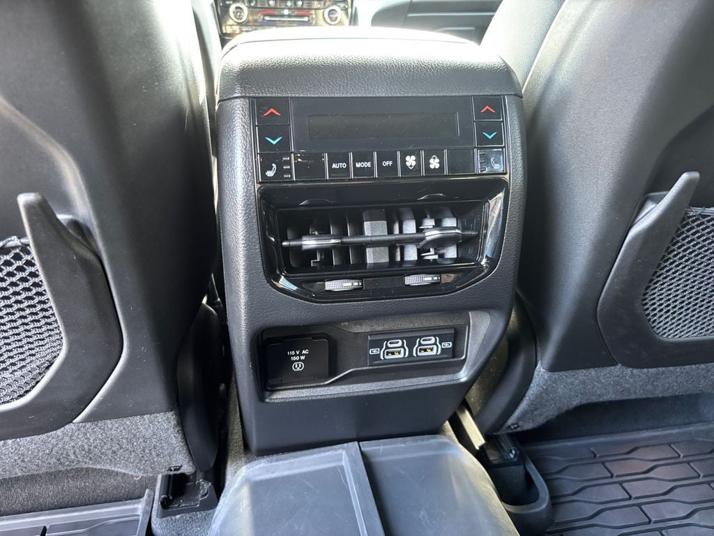 2022 Jeep Grand Cherokee Base