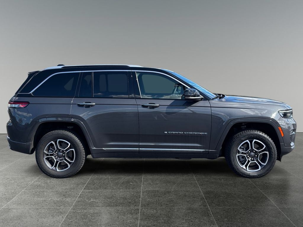 2022 Jeep Grand Cherokee Base