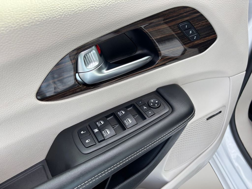 2023 Chrysler Pacifica Hybrid Limited